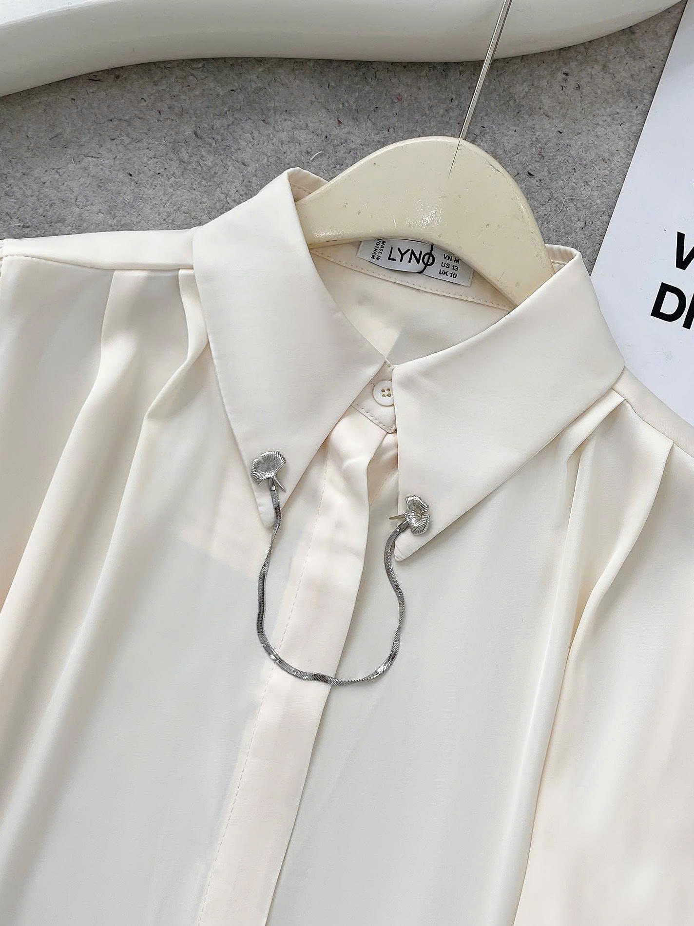 ÁO SƠ MI CỔ ĐÍNH DÂY HI0014